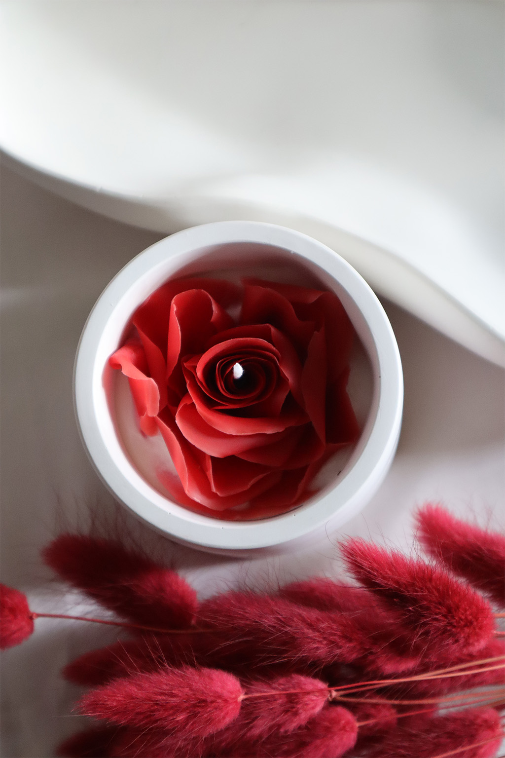 Fiore di cera realizzato interamente a mano