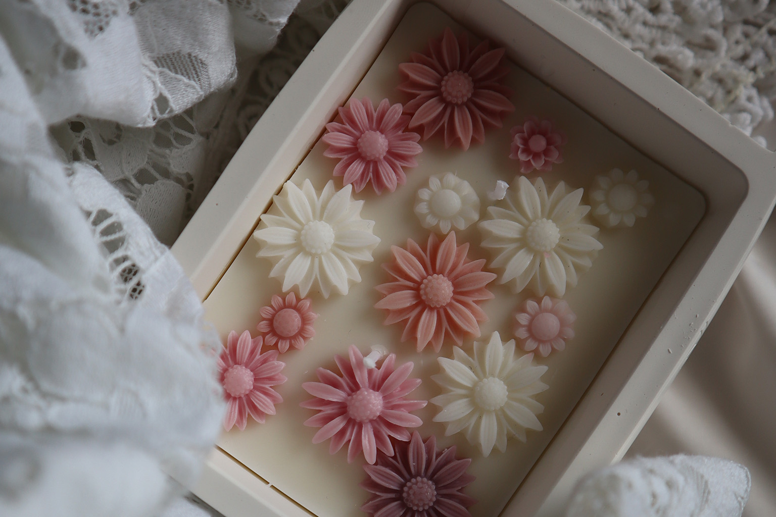 Decori in cera per candele fiorellini