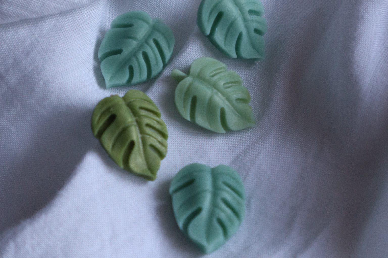 Decori in cera per candele foglia monstera