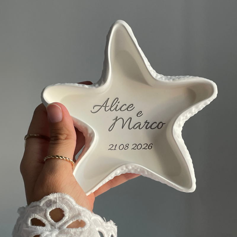 Portaoggetti bianco a forma di stella marina personalizzato con nomi e data 